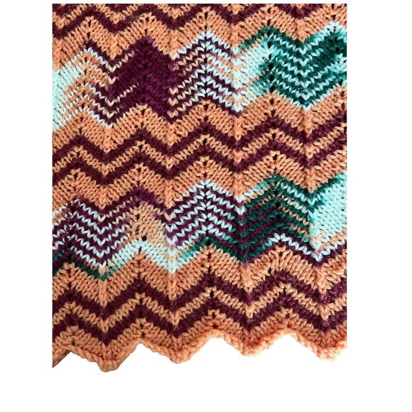 Vintage Hand-Knitted Chevron Blanket – 40 x 69 – Retro Zigzag Throw - Picture 2 of 4